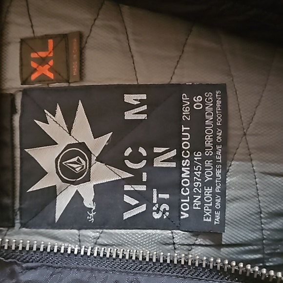 EUC Size XL Black Volcomscout jacket - Picture 3 of 3